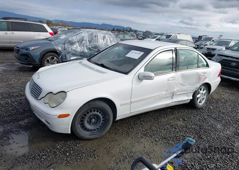 2002 Mercedes-Benz C 240 z USA, uszkodzony, nr VIN WDBRF61J82F243294